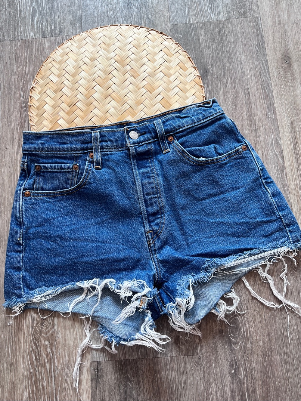 Levi’s 501 cut off high waisted shorts medium wash